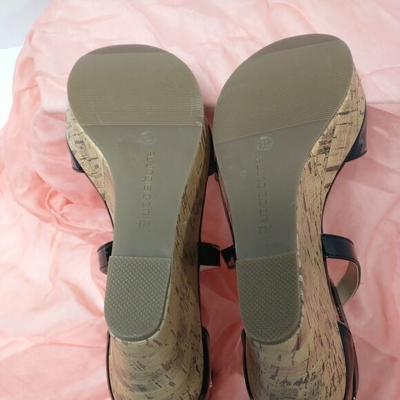 Liz Claiborne Womens 7M Platform Wedge Harmond  Sandals. Color Black. - Picture 9 of 11